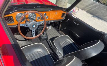 Triumph-tr4a-1968-red-6