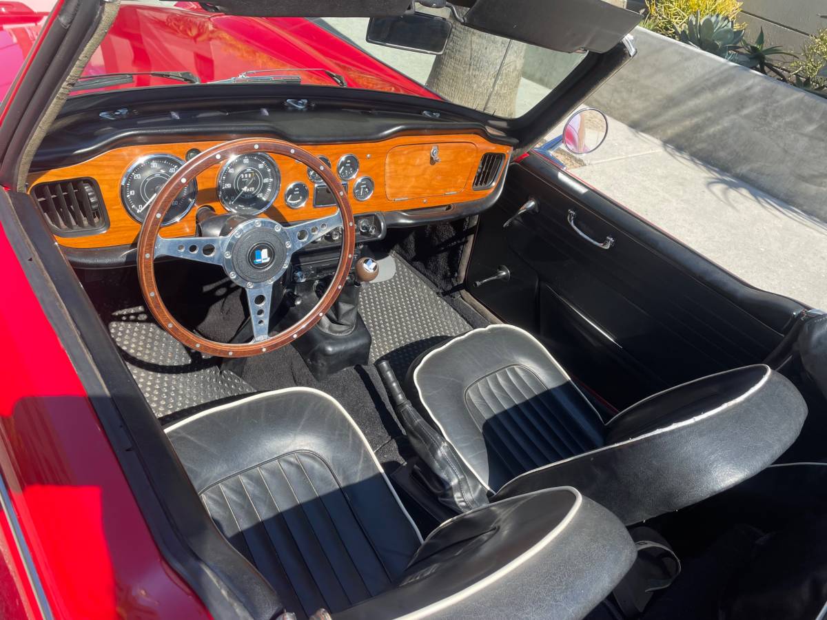 Triumph-tr4a-1968-red-6