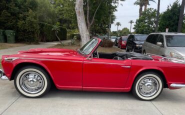 Triumph-tr4a-1968-red-8