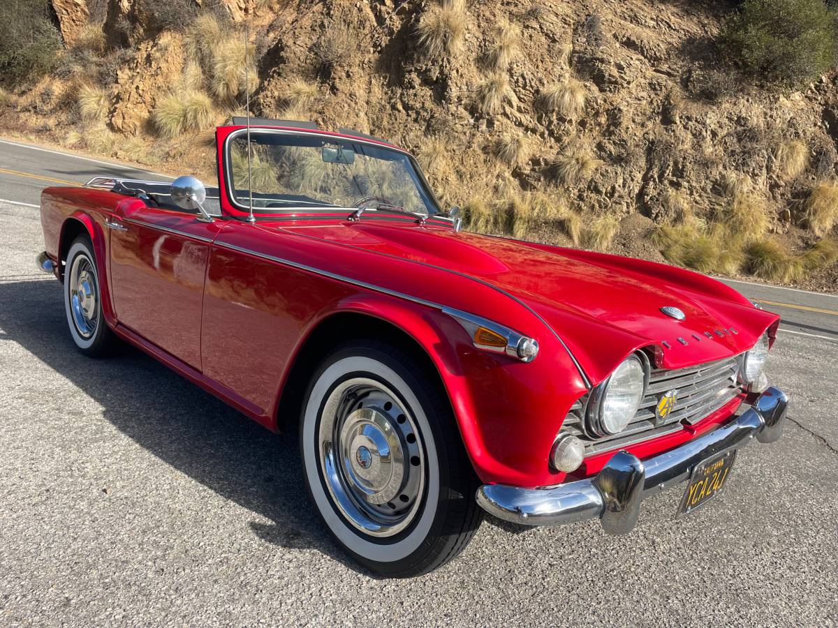 Triumph-tr4a-1968-red