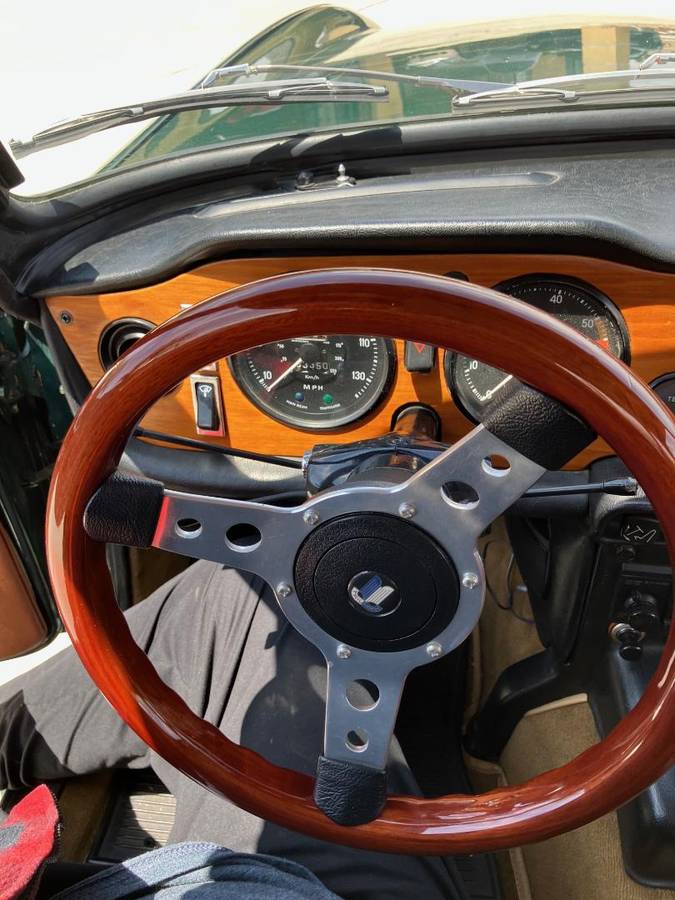 Triumph-tr6-1970-green-11