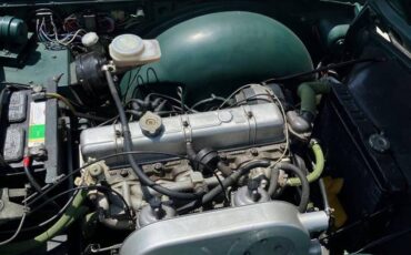 Triumph-tr6-1970-green-12