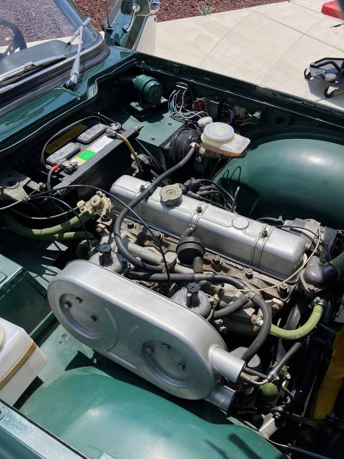 Triumph-tr6-1970-green-13