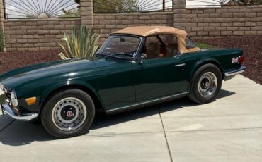Triumph-tr6-1970-green-3