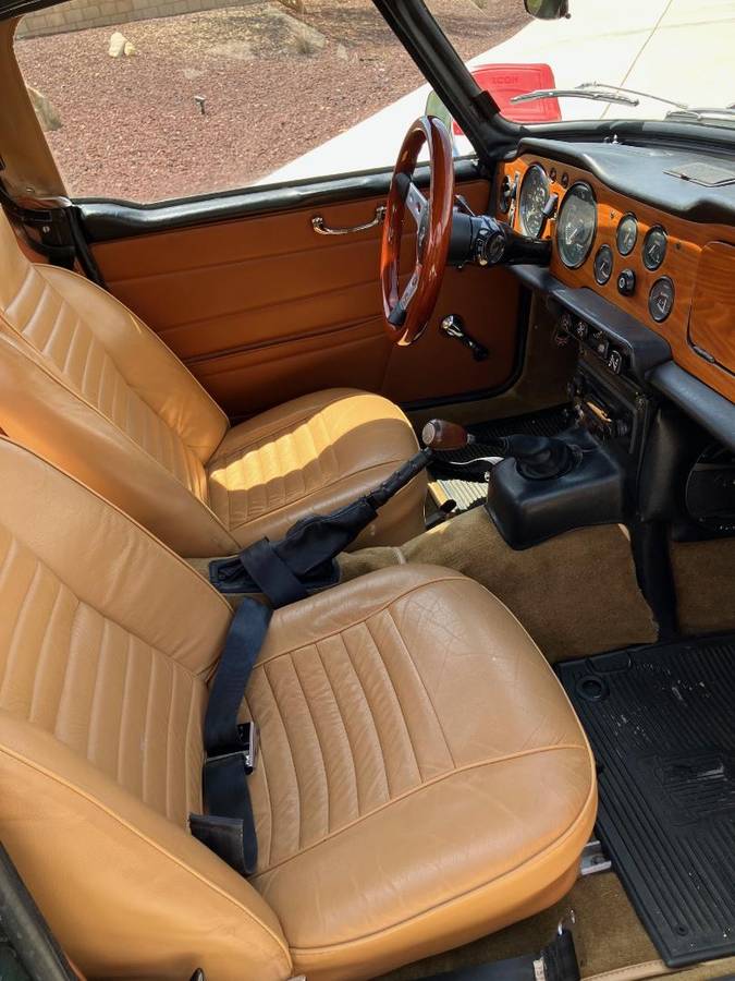 Triumph-tr6-1970-green-7