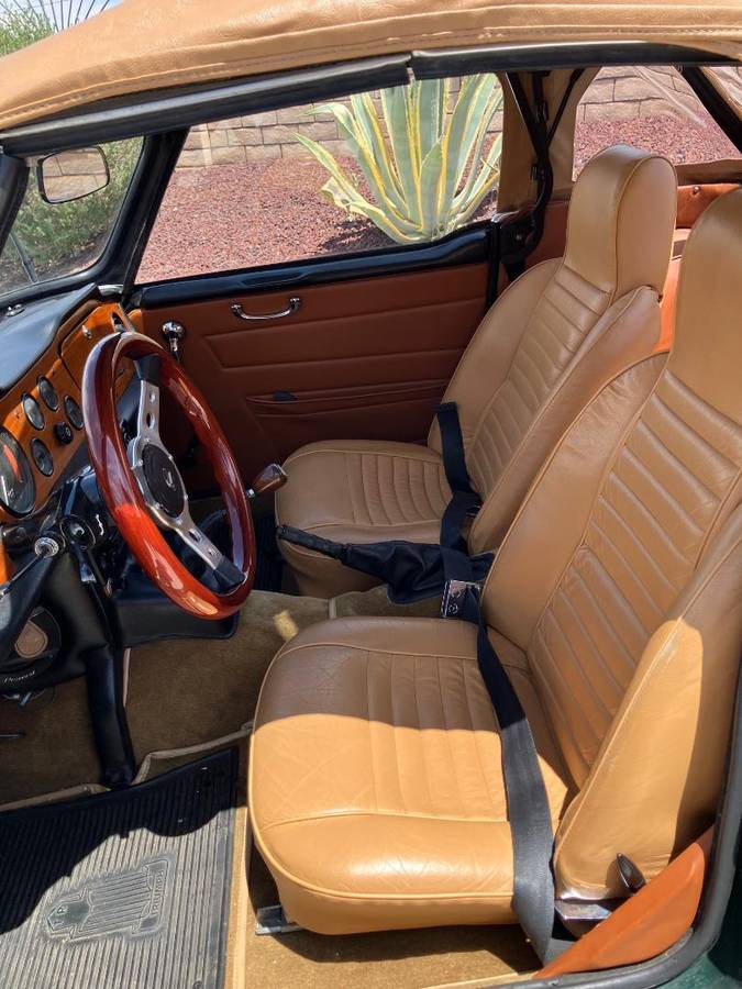 Triumph-tr6-1970-green-8