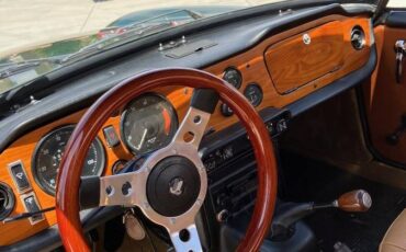 Triumph-tr6-1970-green-9