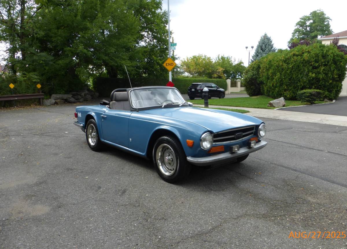 Triumph-tr6-1972-blue