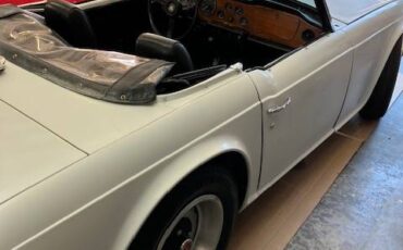 Triumph-tr6-1972-white-1