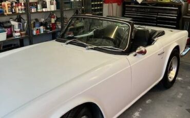 Triumph-tr6-1972-white