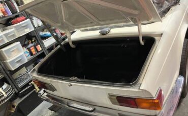 Triumph-tr6-1972-white-7