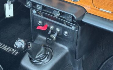 Triumph-tr6-1973-17
