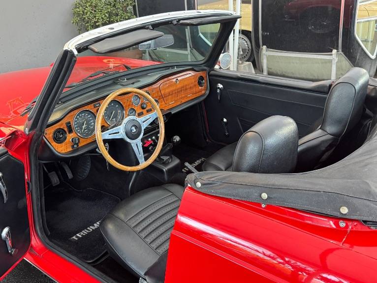 Triumph-tr6-1973-19
