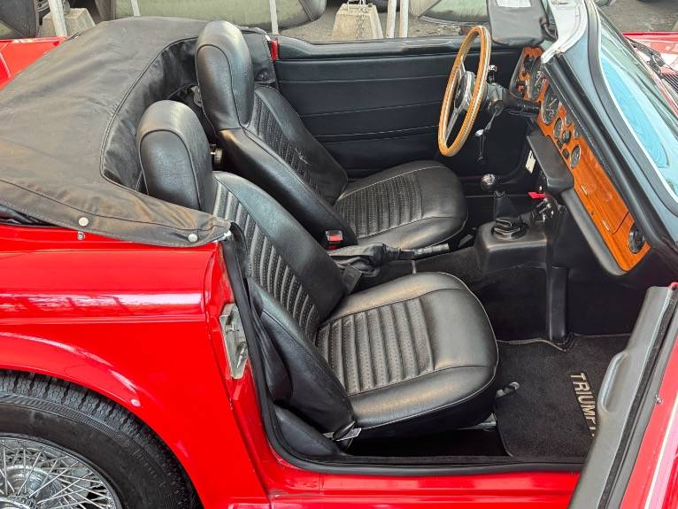 Triumph-tr6-1973-21