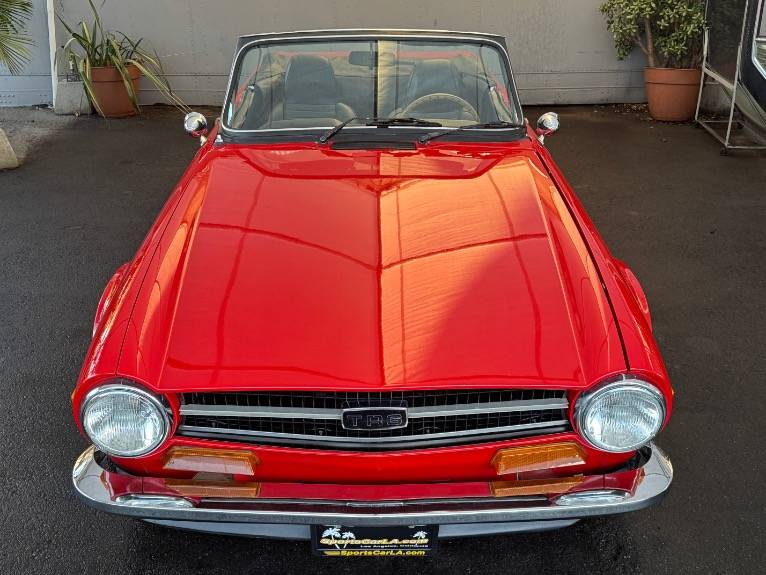 Triumph-tr6-1973-7