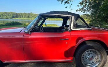 Triumph-tr6-1973-red-11