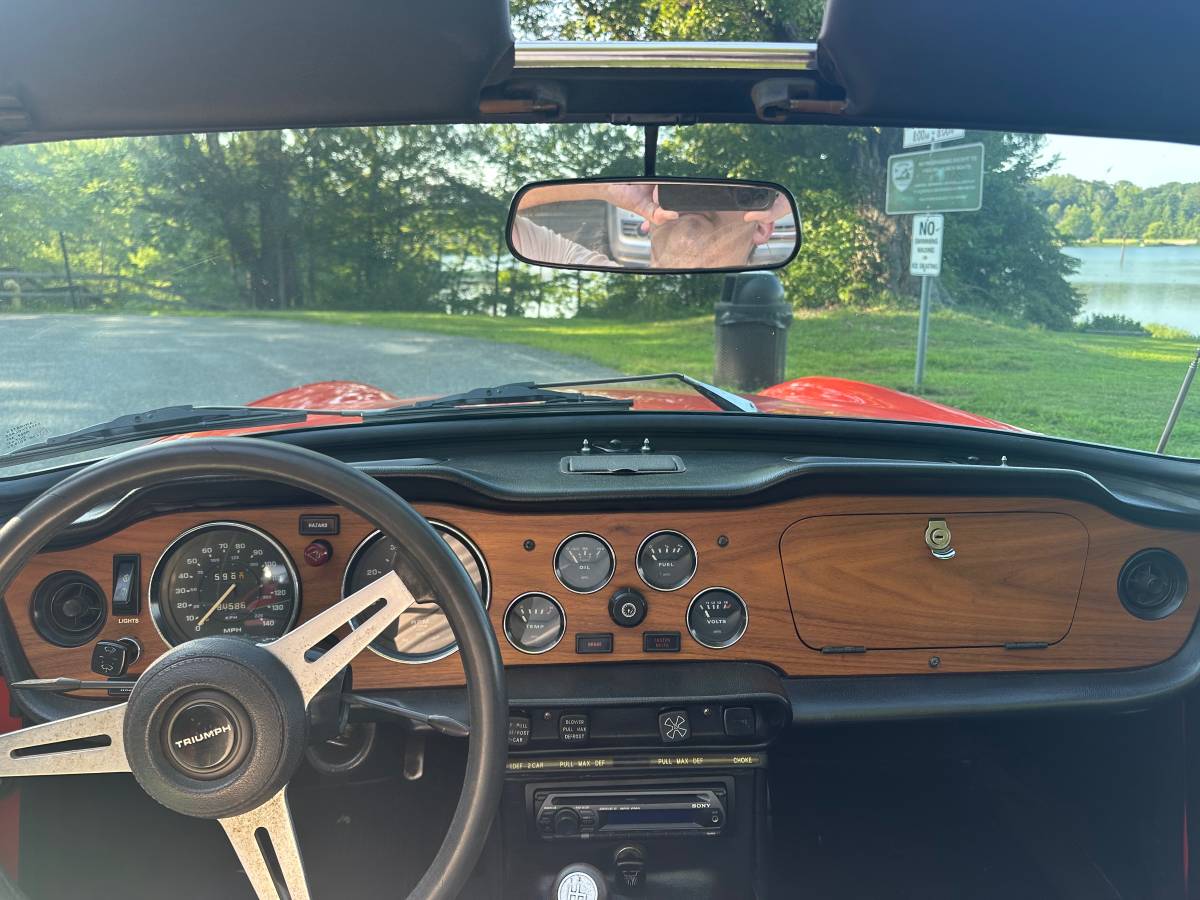 Triumph-tr6-1973-red-13