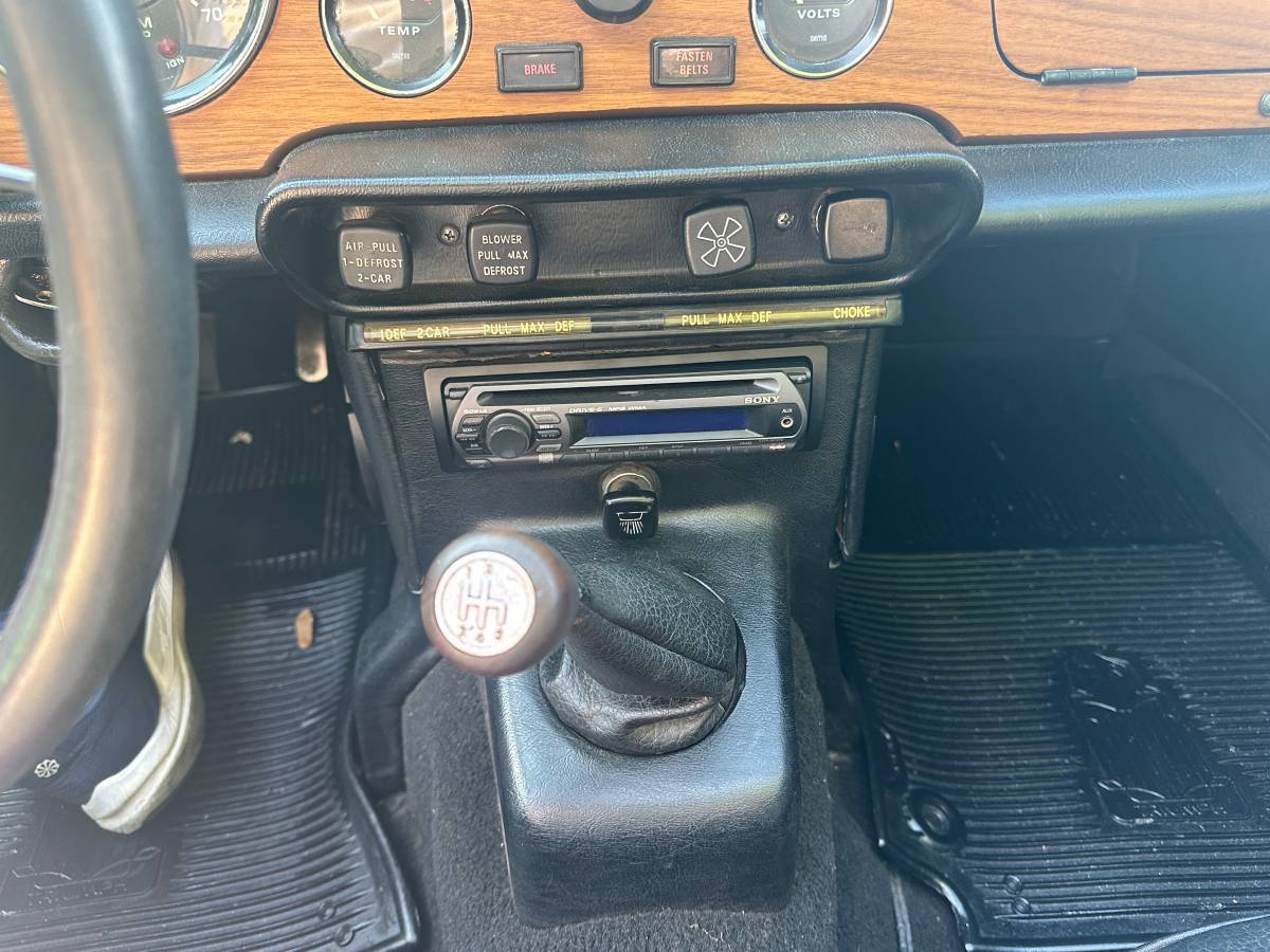 Triumph-tr6-1973-red-14