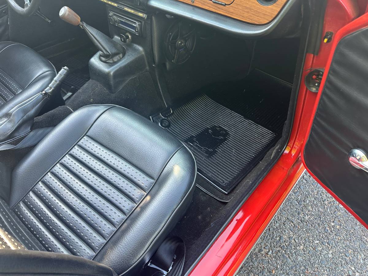 Triumph-tr6-1973-red-15
