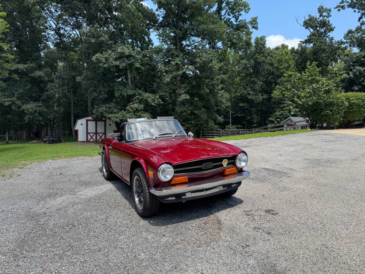 Triumph-tr6-1973-red-2