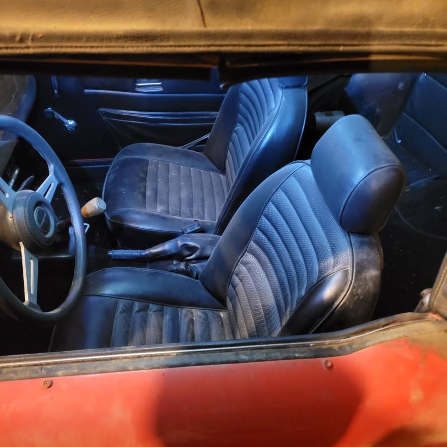 Triumph-tr6-1973-red-2