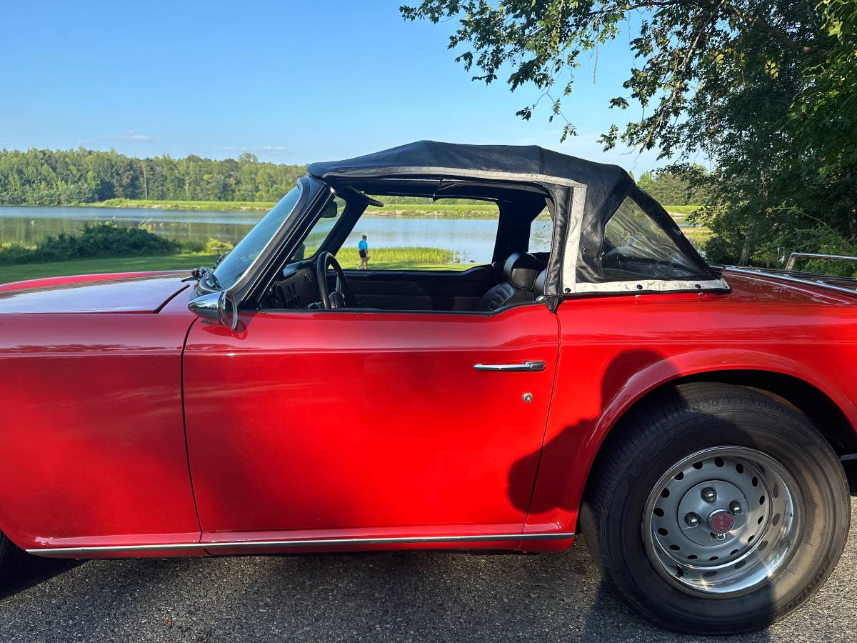 Triumph-tr6-1973-red-2