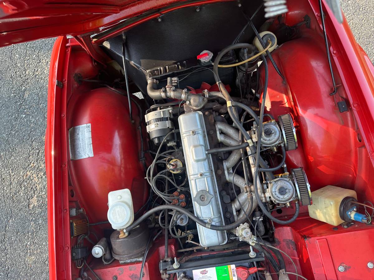 Triumph-tr6-1973-red-20