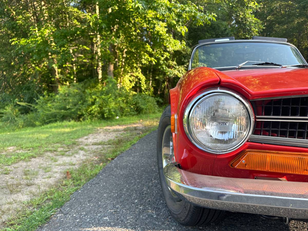 Triumph-tr6-1973-red-21