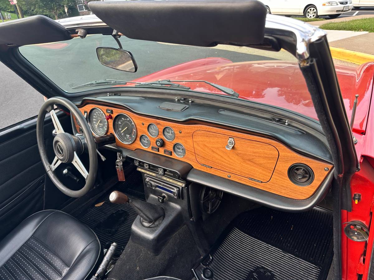 Triumph-tr6-1973-red-22
