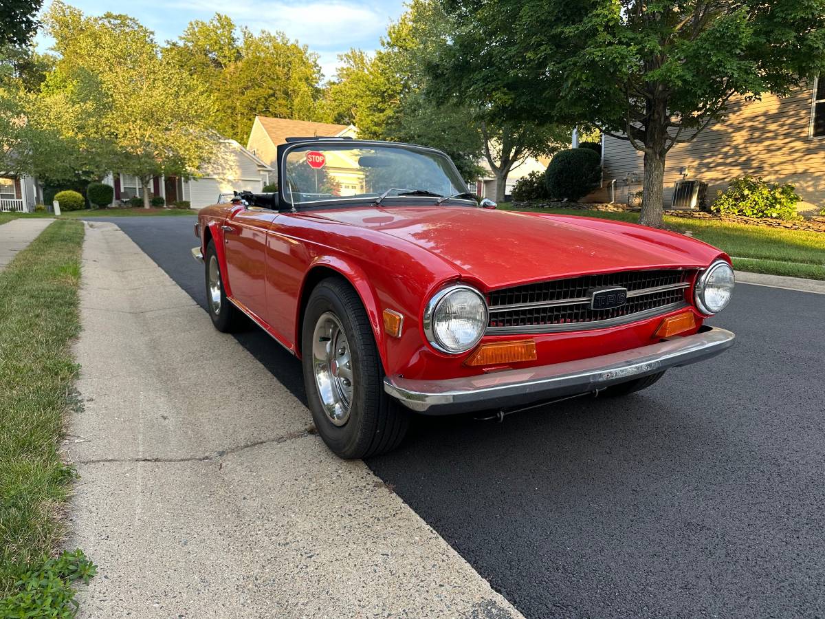 Triumph-tr6-1973-red-25
