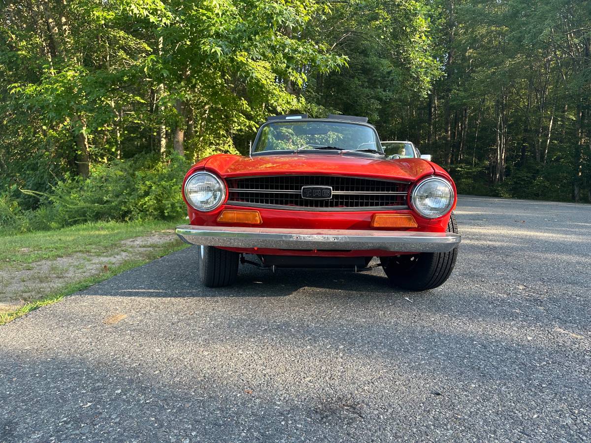 Triumph-tr6-1973-red-29