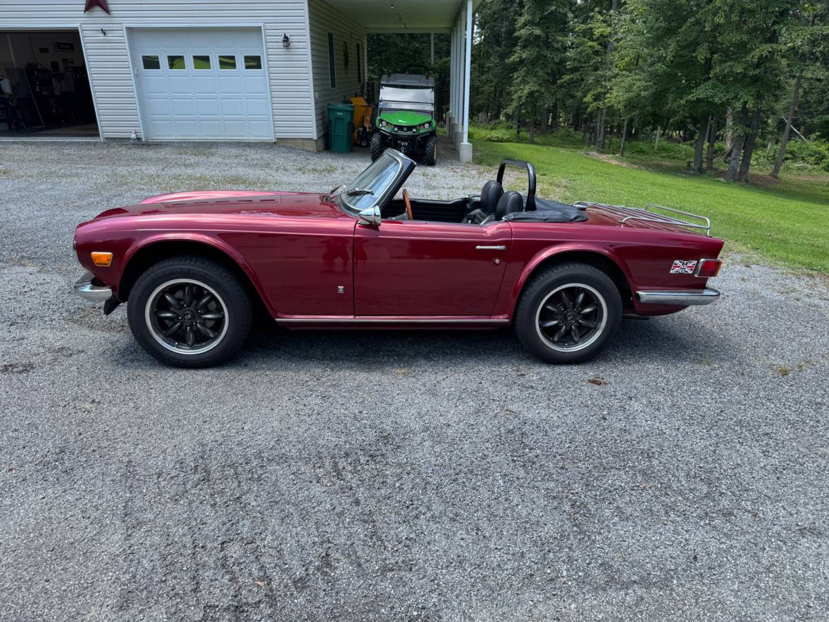 Triumph-tr6-1973-red-3