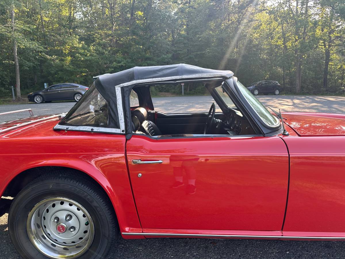 Triumph-tr6-1973-red-3