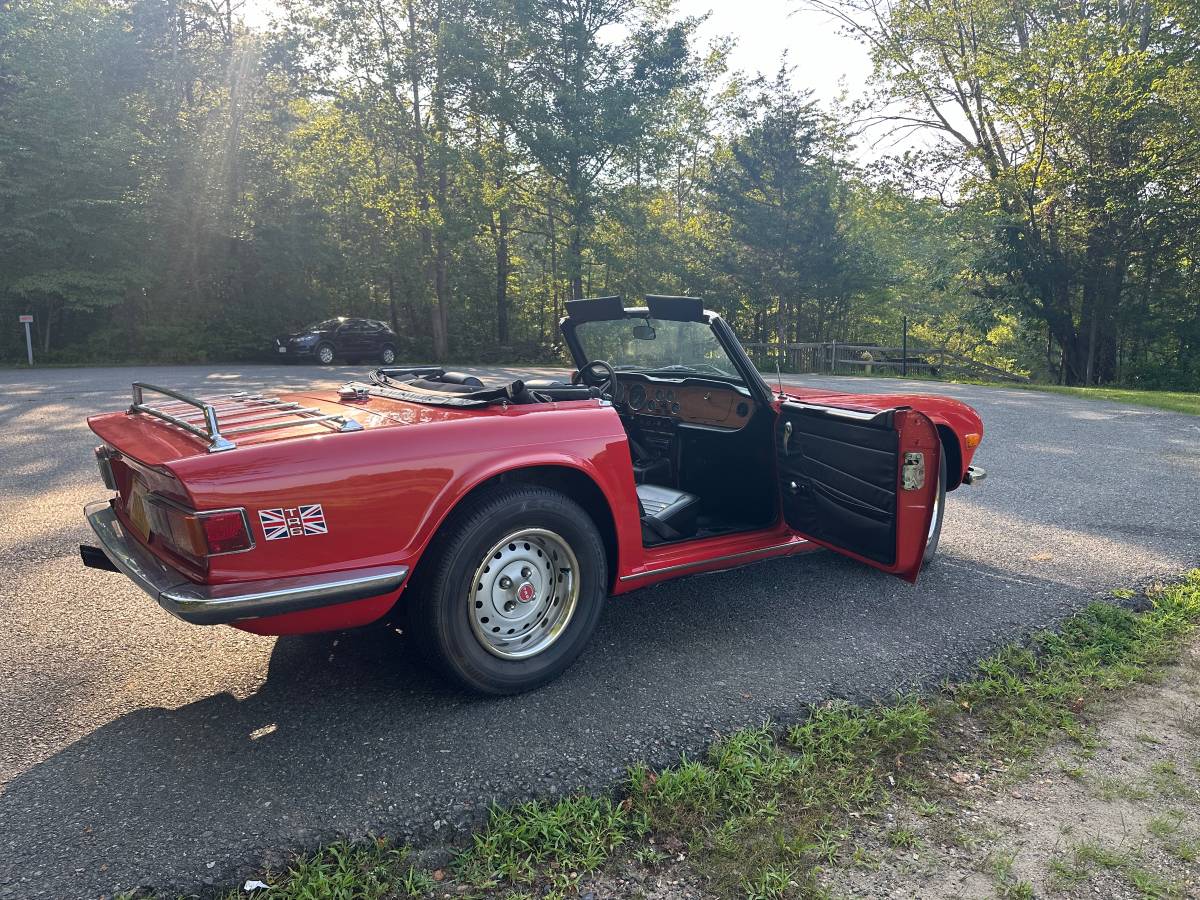 Triumph-tr6-1973-red-30
