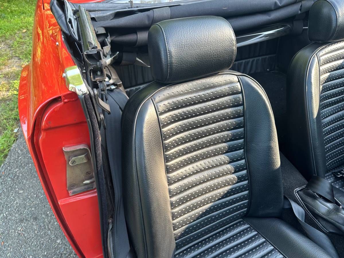 Triumph-tr6-1973-red-33
