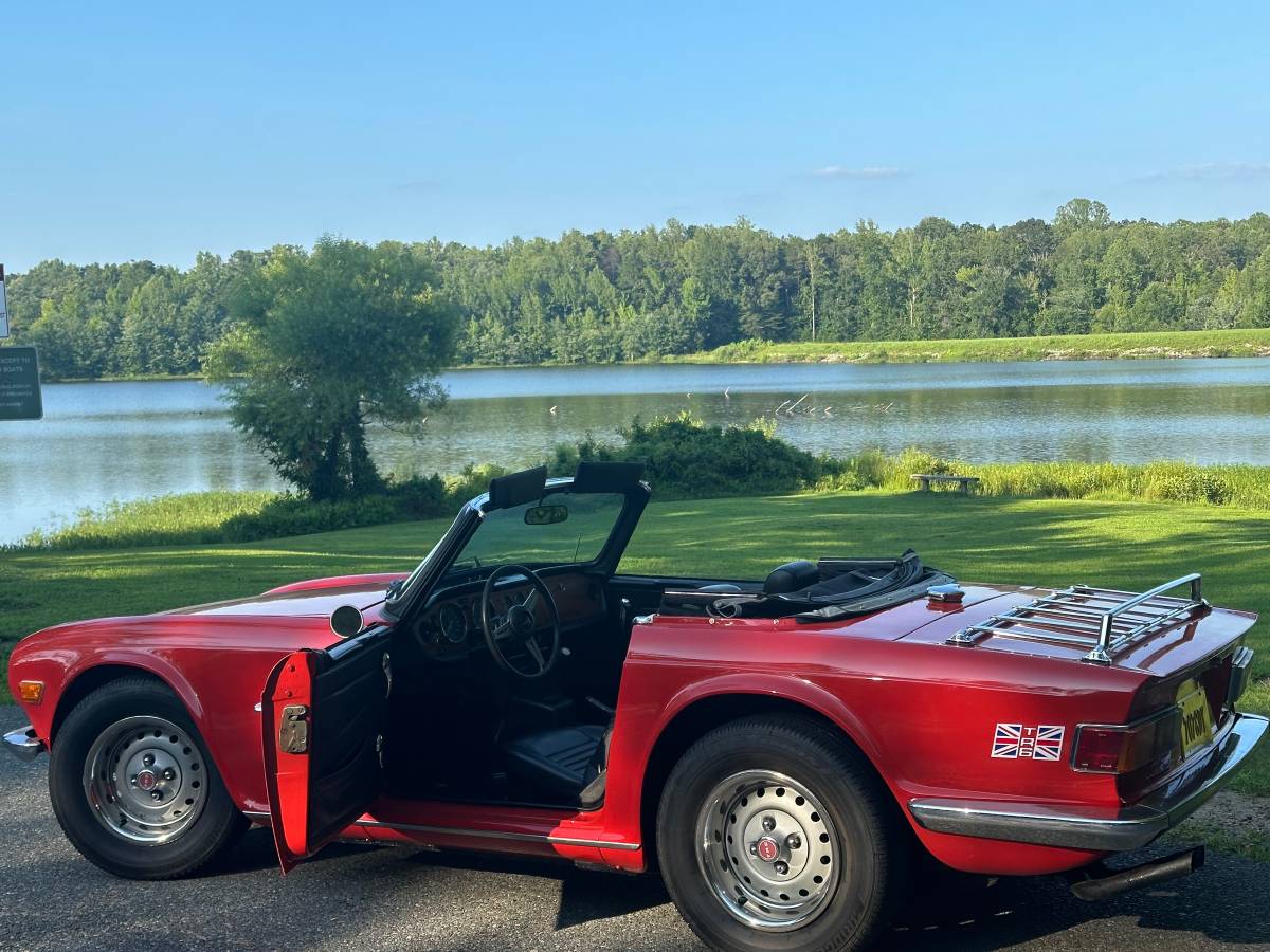 Triumph-tr6-1973-red-37