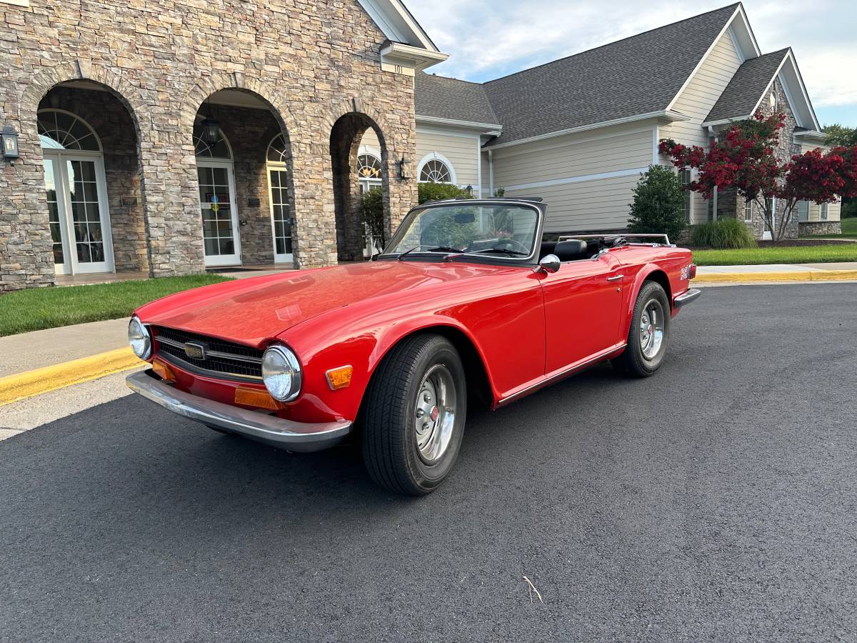 Triumph-tr6-1973-red-38