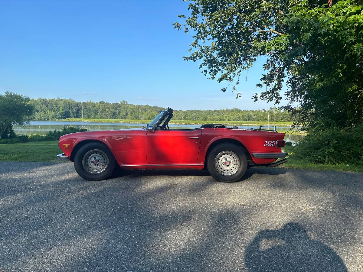 Triumph-tr6-1973-red-4