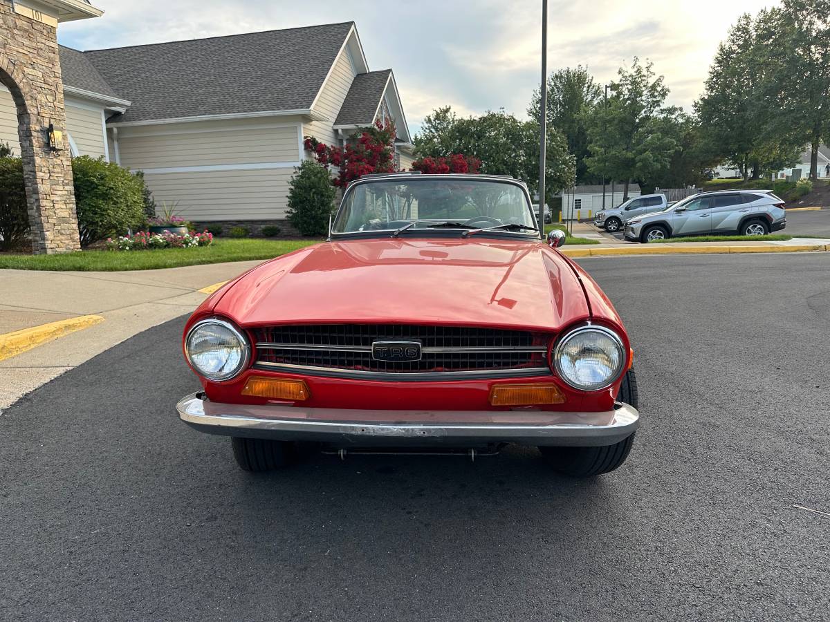 Triumph-tr6-1973-red-40