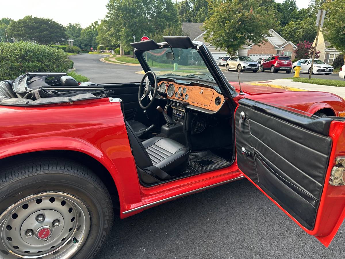 Triumph-tr6-1973-red-42