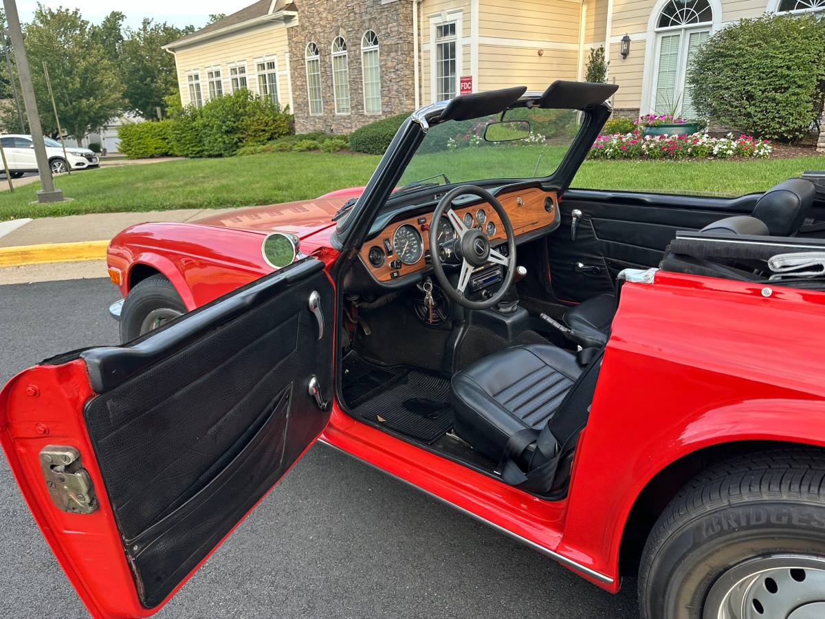 Triumph-tr6-1973-red-43