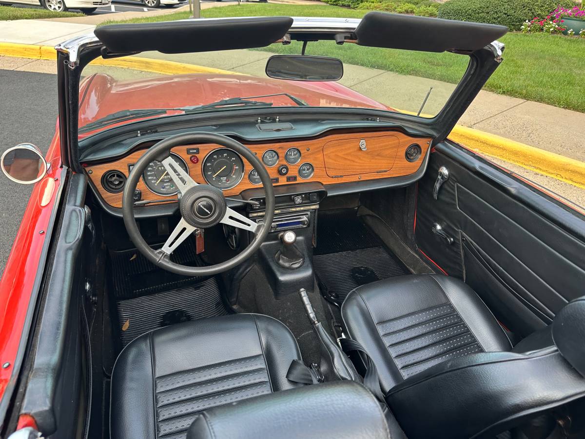 Triumph-tr6-1973-red-44