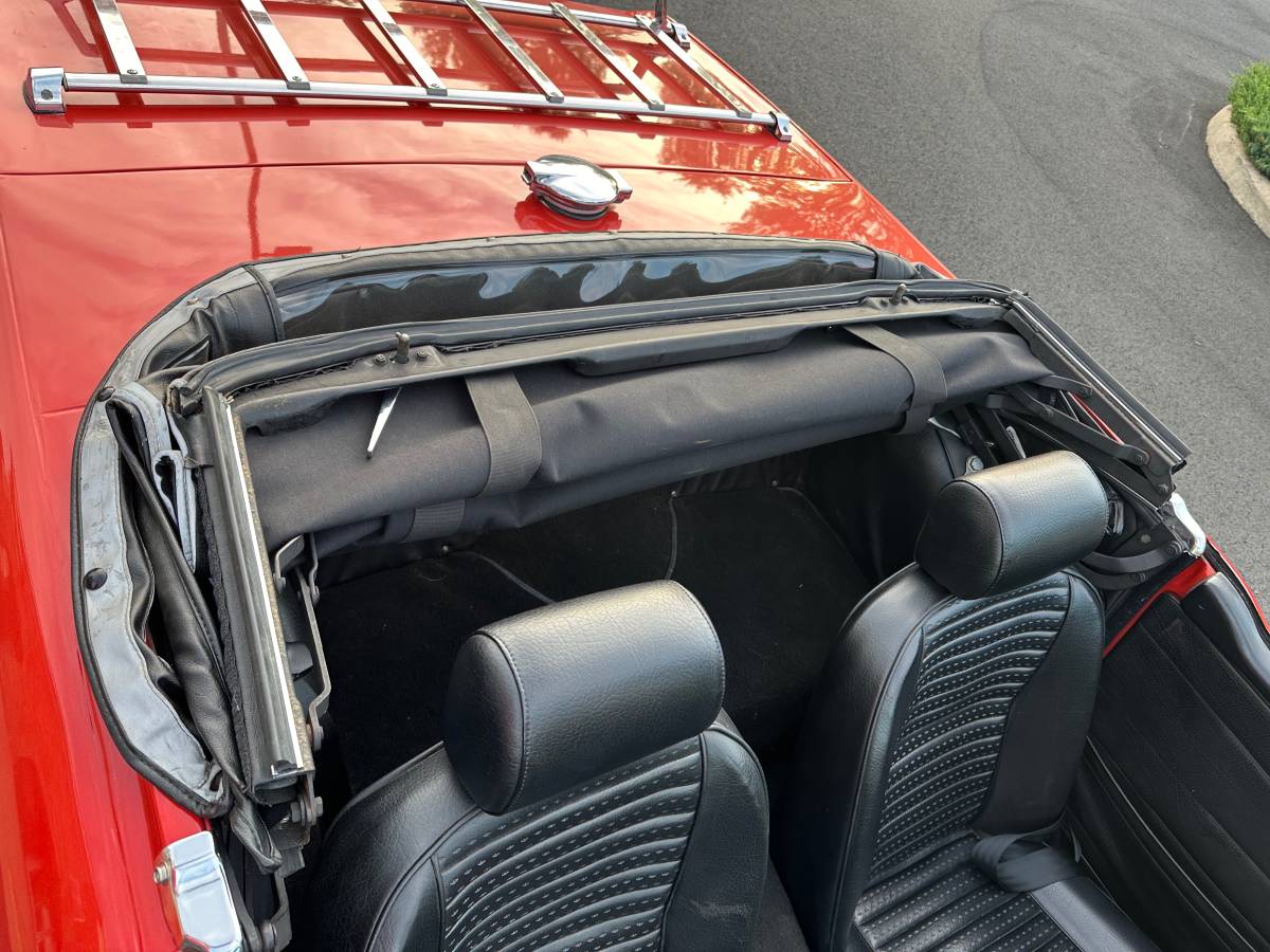 Triumph-tr6-1973-red-45