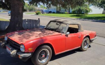 Triumph-tr6-1973-red-5