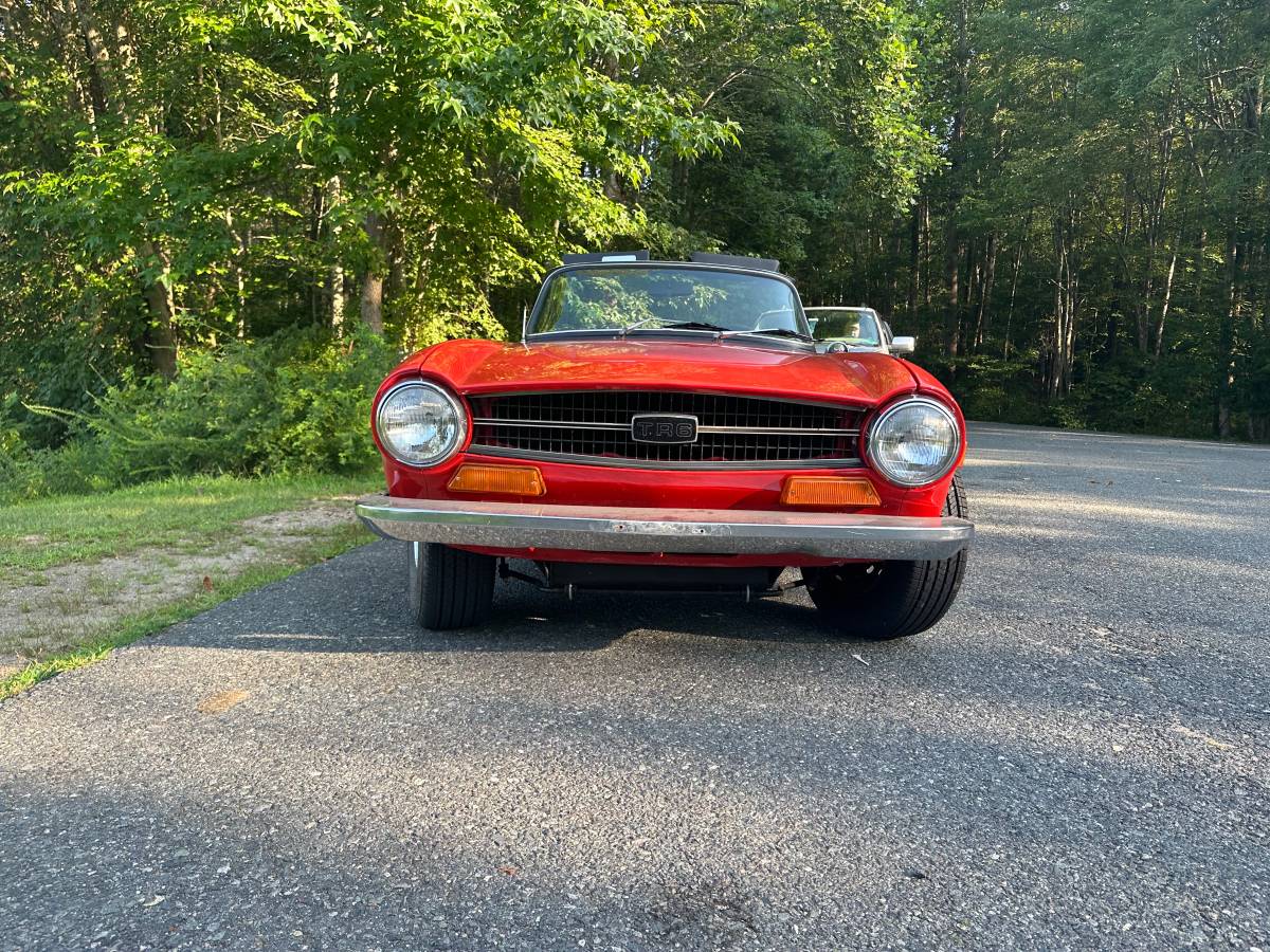 Triumph-tr6-1973-red-5
