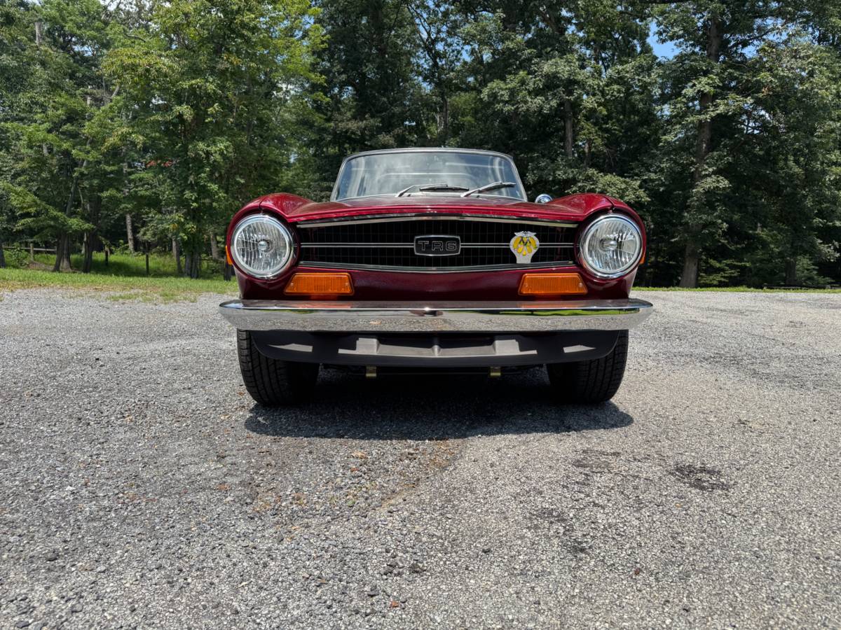 Triumph-tr6-1973-red-7