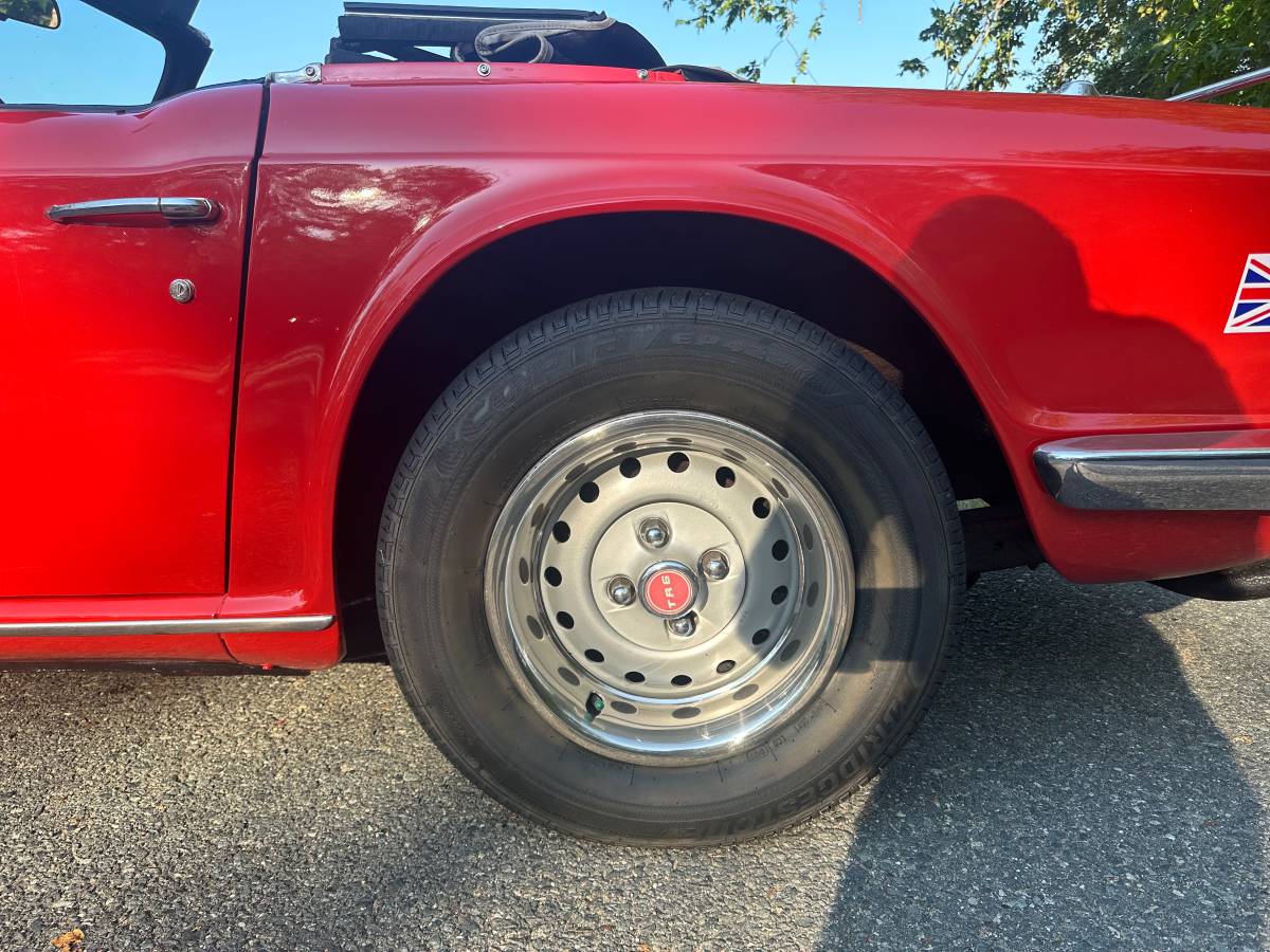 Triumph-tr6-1973-red-9