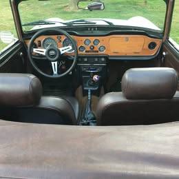 Triumph-tr6-1974-white-3