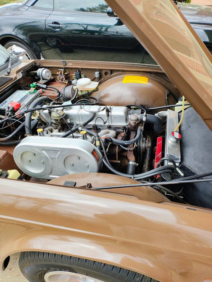 Triumph-tr6-1975-brown-3