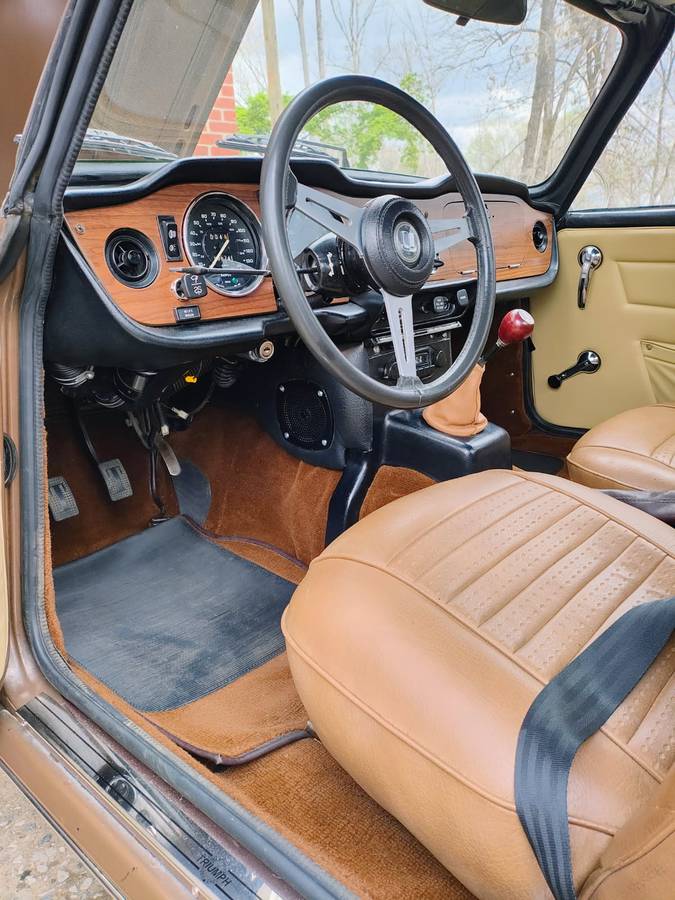 Triumph-tr6-1975-brown-4
